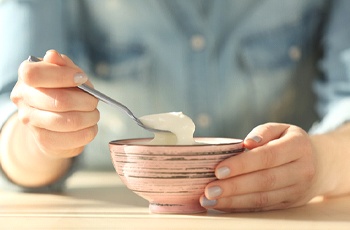 eating yogurt after dental implant surgery